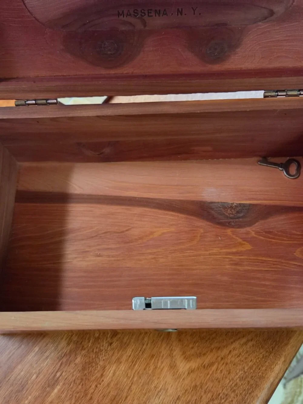 lane cedar wood keepsake box some ware on outside key does not work